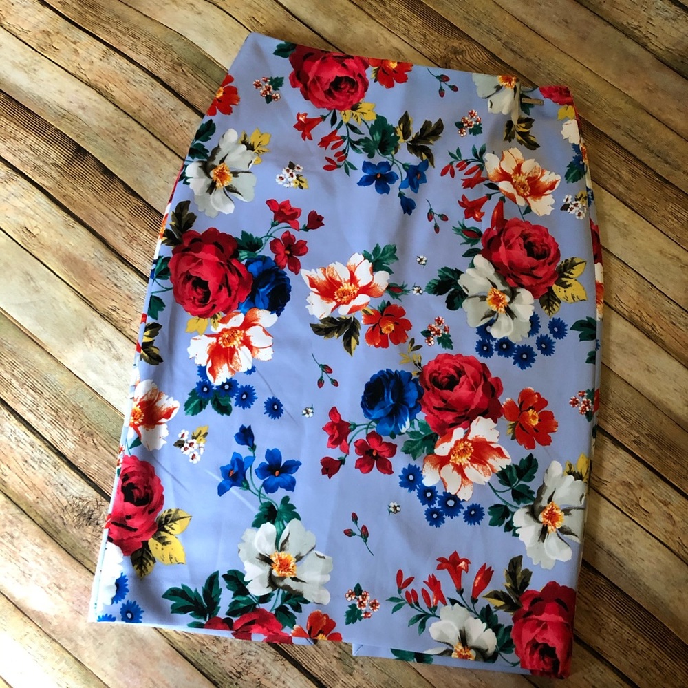 NWT T Tahari Printed Midi Scuba Skirt, Size 8